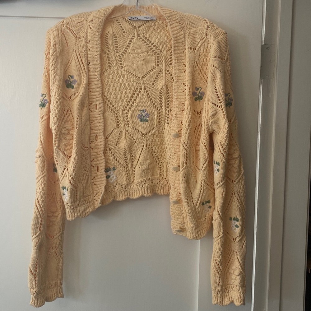 Zara small yellow knit sweater